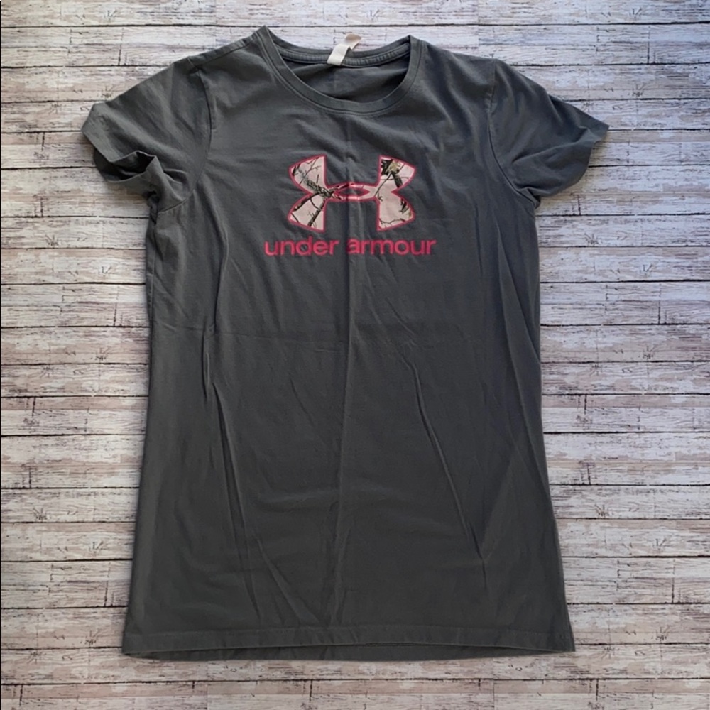 Women’s Under Armour camo/pink t-shirt MEDIUM